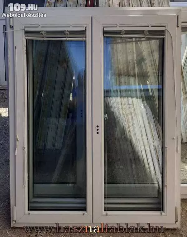 Bontott műanyag ablak 2 szárnyas kivitel 128x140-es méret
